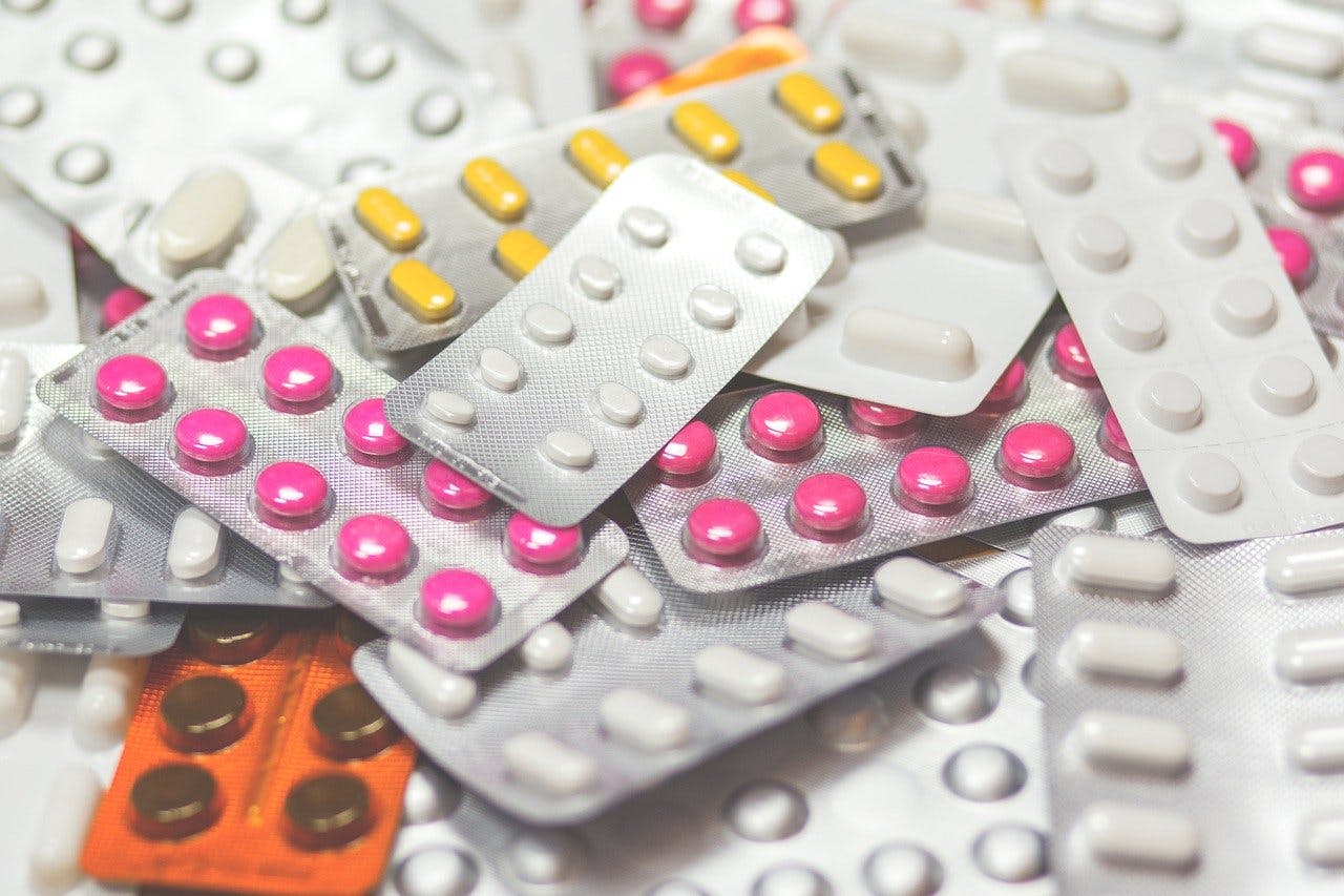 Tabletten in verschiedenen Farben